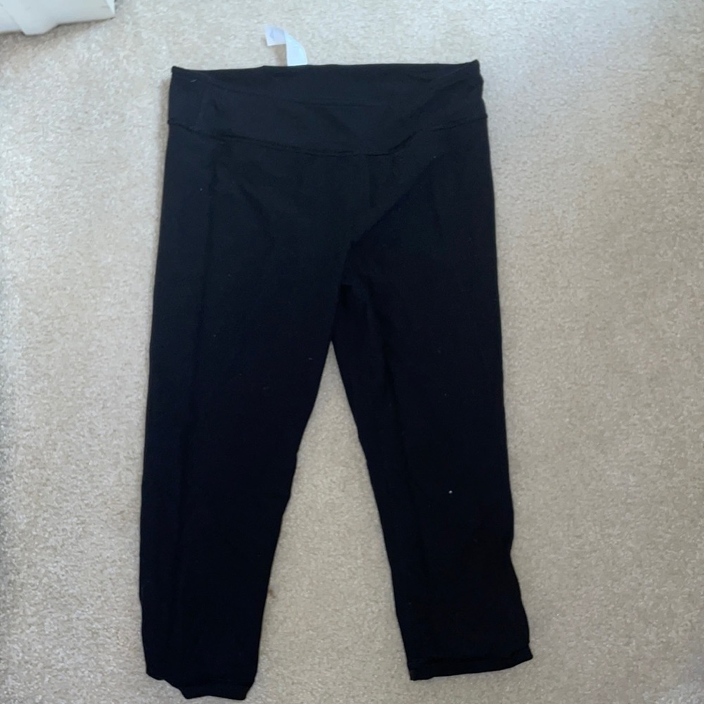 Girls ivivva cropped leggings (a little below the knee)